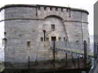 /Gun Tower Pembroke Dock April 2008