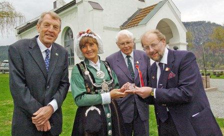 he Mayor of the Norwegian community of Lier, Ulla Naevestad, is presented with the Sunderland paperweight from Pembroke Dock Town Council by John Evans, Project Manager of the Sunderland Trust. Also pictured are (left) historian Thorvald Leberg, one of the principal organisers, and Gunnar Lindaas who was an eyewitness to the tragic events 70 years ago.